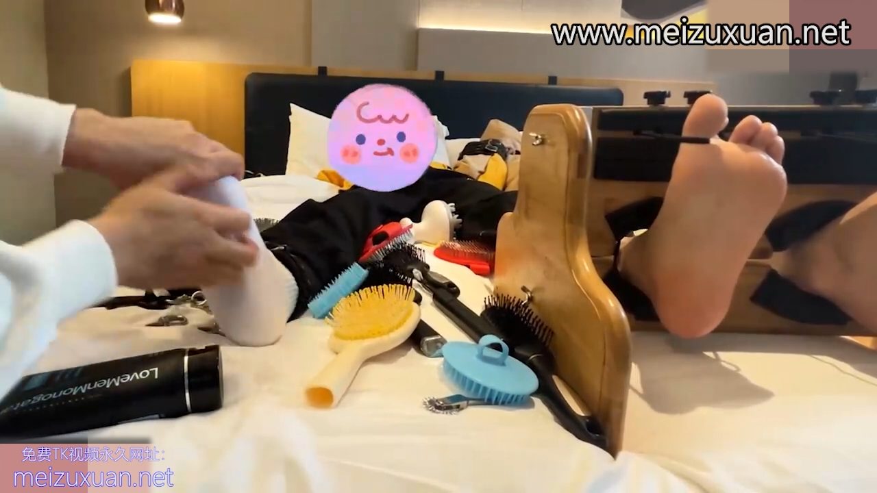 MZB1475-吉傲吾尊第一次雙t互相懲罰的小遊戲-撓兩個人