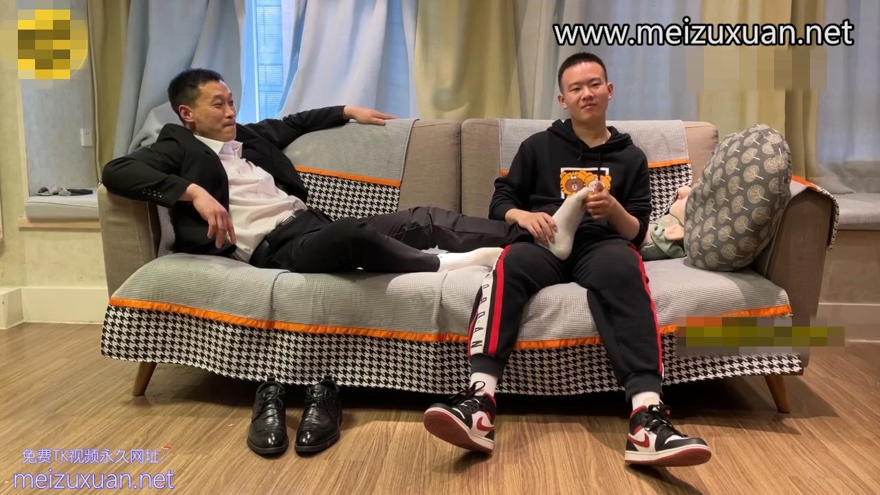 MZB1593-西裝男白襪沙發上被小虎撓癢放松