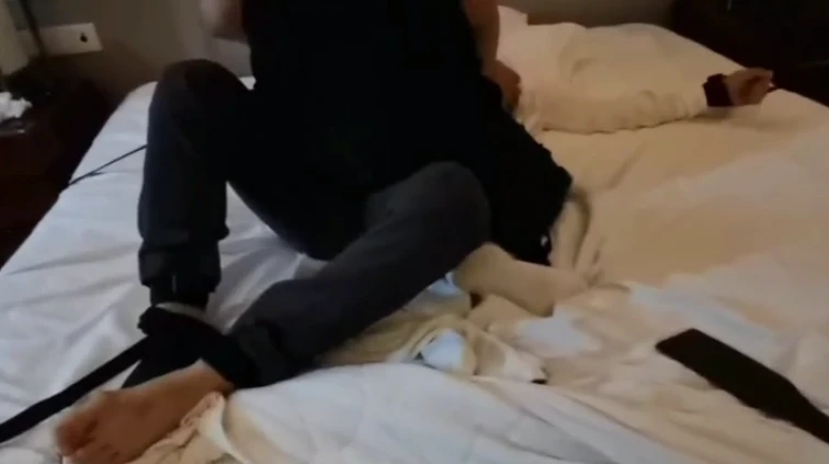 MZB1672-（19min）正裝絲襪直男人父被tk，怕癢尖叫～